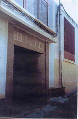 06 ECOLE JULES RENARD 2002 L ENTREE DONNANT SUR LE PASSAGE